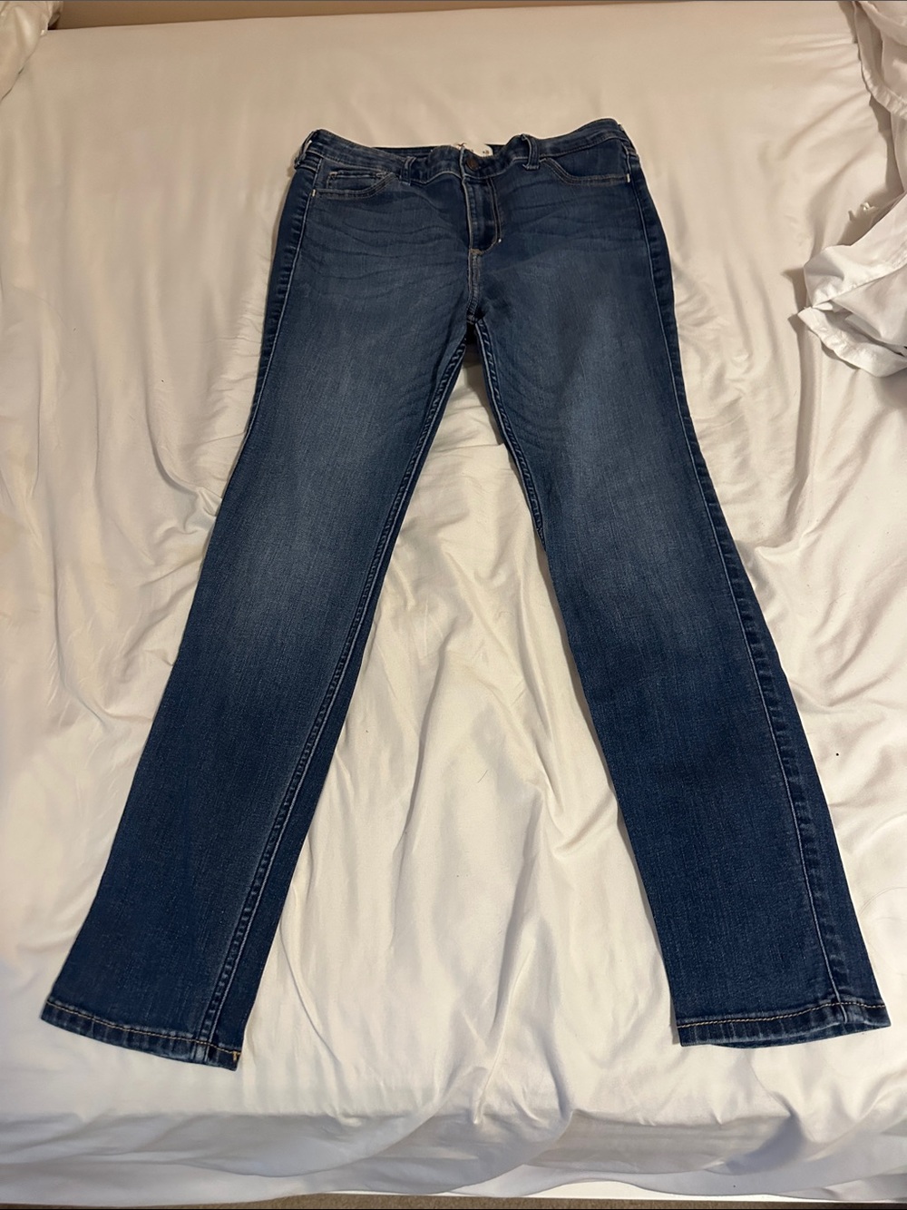 Hollister Women's Dark Blue Straight-Leg Jeans